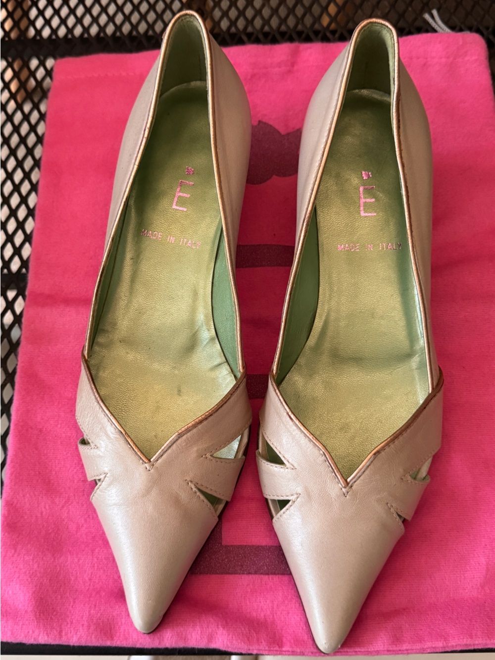 Stunning Y2K Vero Cuoio Beige w/Gold Leather Peep-Toe Kitten Heels - never worn